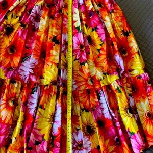 Dolce & Gabbana Gerbera-Daisy print and pearl DG embellishment. EU44 Mid-length